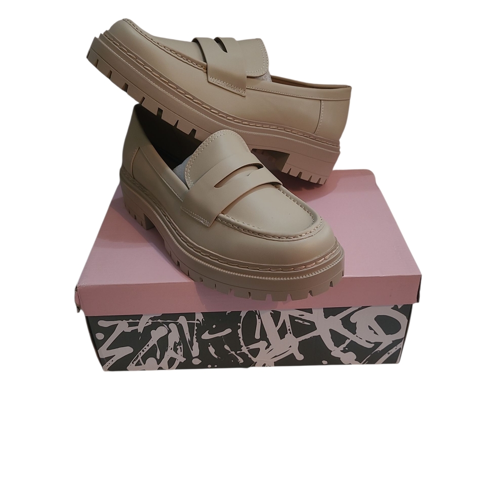 NWt. SODA Eureka Womens Penny Loafers. Size 10